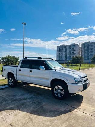 CHEVROLET S10 2.4 ADVANTAGE 4X2 CD 8V FLEX 4P MANUAL CHEVROLET S10 2.4 ADVANTAGE 4X2 CD 8V FLEX 4P MANUAL